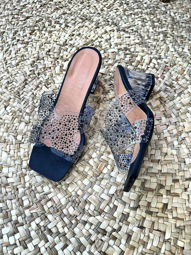 صندل زنانه/دخترانه نگینی جدید پاشنه شیشه ای شش سانت رویه طلق و نگین دو رنگ مشکی و کرم سایزبندی ۳۷ تا ۴۰ قیمت منصفانه خرید از تولیدی