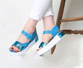 صندل جدید زنانه/دخترانه تابستانه طبی کفی کاملا طبی زیره ۳ سانت جنس رویه لیون طرح دار براق و چرم صنعتی زیره پیو نرم و سبک و راحت دارای پد خارپاشنه کیفیت عالی پاخوری شیک قالب استاندارد قیمت منصفانه