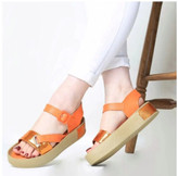 صندل جدید زنانه/دخترانه تابستانه طبی کفی کاملا طبی زیره ۳ سانت جنس رویه لیون طرح دار براق و چرم صنعتی زیره پیو نرم و سبک و راحت دارای پد خارپاشنه کیفیت عالی پاخوری شیک قالب استاندارد قیمت منصفانه