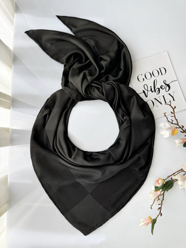 روسری بامبو ترک مشکی سایز ۱۰۰ بسیار باکیفیت و زیبا قیمت منصفانه خرید از تولیدکننده و واردکننده مستقیم