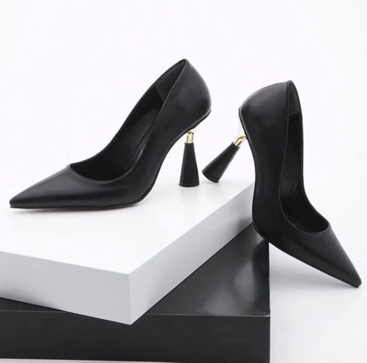 کفش مجلسی زنانه/دخترانه مدل جدید قالب استاندارد پاشنه ۷ سانت و جدید کیفیت عالی ترک در سه جنس انتخابی چرم عالی و سوئیت عالی و ورنی اصل پاخوری شیک و عالی قیمت منصفانه خرید از تولیدی