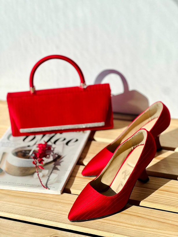 کیف و کفش مجلسی زنانه/دخترانه جنس ساتن خطی کیفیت عالی درجه یک با ضمانت قالب کفش استاندارد سایزبندی ۳۶ تا ۴۰ تهیه هم به صورت ست و هم جدا قیمت منصفانه