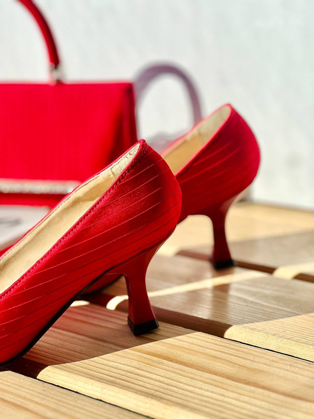 کیف و کفش مجلسی زنانه/دخترانه جنس ساتن خطی کیفیت عالی درجه یک با ضمانت قالب کفش استاندارد سایزبندی ۳۶ تا ۴۰ تهیه هم به صورت ست و هم جدا قیمت منصفانه