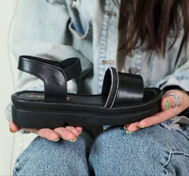 صندل زنانه/دخترانه مدل شیما قالب استاندارد سایزبندی ۳۷ تا ۴۰ رویه فوم درجه یک زیره مواد نو نرم و سبک پاخور عالی قیمت منصفانه خرید از تولیدی