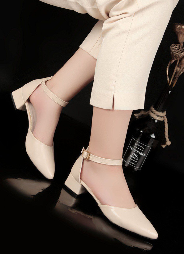 کفش مجلسی زنانه/دخترانه مدل هلما جنس رویه بیاله شیک و خوشپا در دو رنگ کرم و مشکی زیره دافوس پاشنه ۳ سانت سایزبندی ۳۷ تا ۴۰ قیمت منصفانه خرید از تولیدی