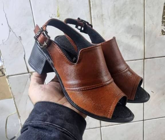 کفش تابستانی/صندل زنانه بسیار شیک و راحت سایزبندی ۳۷ تا ۴۰ در دو رنگ مشکی و قهوه ای قیمت منصفانه خرید مستقیم از تولیدی