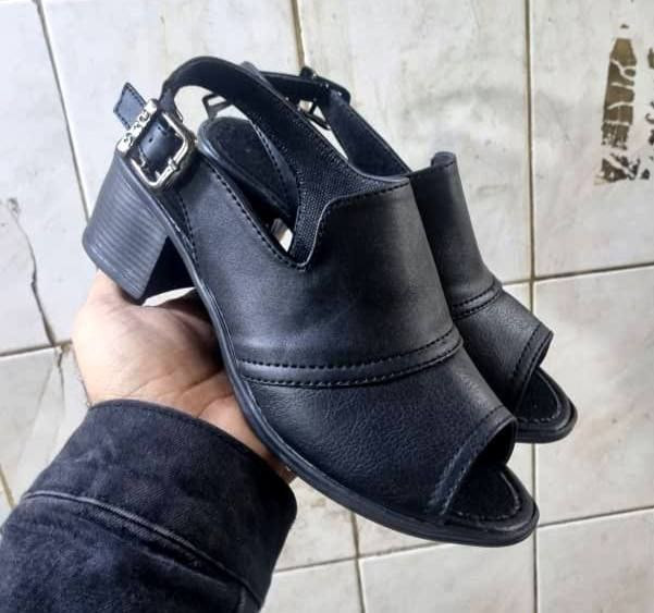 کفش تابستانی/صندل زنانه بسیار شیک و راحت سایزبندی ۳۷ تا ۴۰ در دو رنگ مشکی و قهوه ای قیمت منصفانه خرید مستقیم از تولیدی