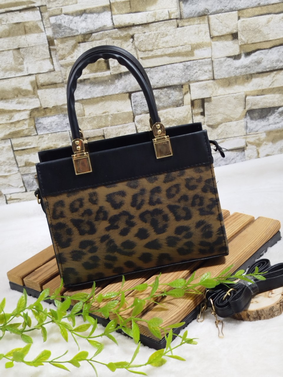 کیف دستی و سرشانه ای زنانه جنس پلنگی ابعاد ۱۸ در ۲۲ قیمت منصفانه خرید از تولیدی