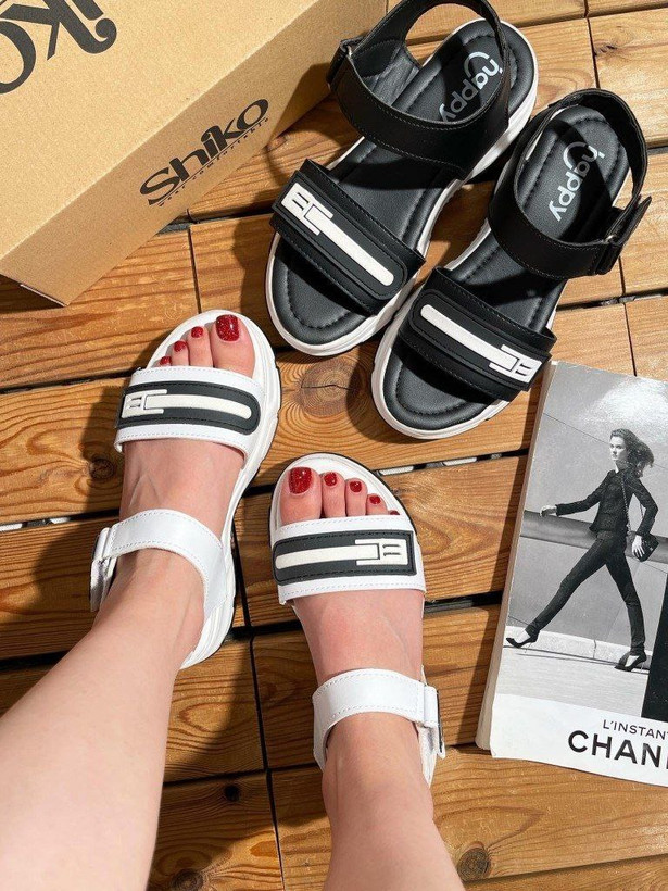 صندل جدید زنانه/دخترانه مدل دیانا تولید شرکت هپی زیره پی یو طبی فوق العاده راحت و سبک لژ ۵ سانت کیفیت عالی قالب کاملا استاندارد قیمت منصفانه خرید از تولیدی