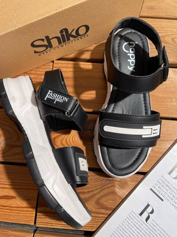 صندل جدید زنانه/دخترانه مدل دیانا تولید شرکت هپی زیره پی یو طبی فوق العاده راحت و سبک لژ ۵ سانت کیفیت عالی قالب کاملا استاندارد قیمت منصفانه خرید از تولیدی