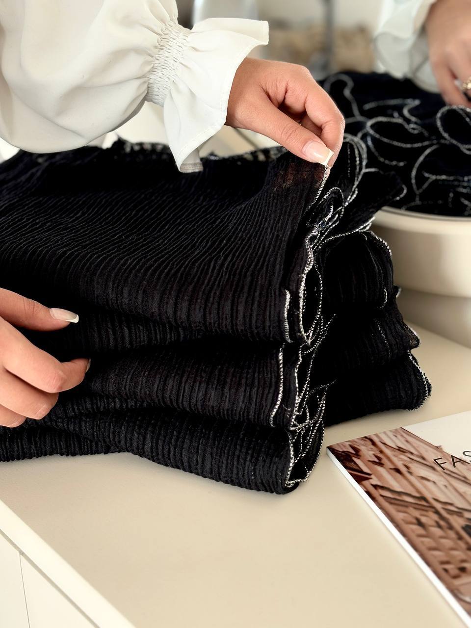 شال دیپلمات مشکی وارداتی جنس درجه یک مشکی فروش به صورت تک و عمده قیمت منصفانه خرید از تولیدکننده و واردکننده