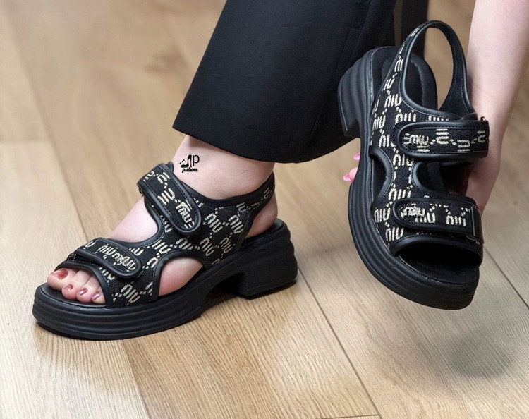 صندل تابستانی زنانه/دخترانه مدل madaen پاخوری شیک زیره پیو ۵ سانت با یک سال ضمانت کیفیت کار اصلی و با ضمانت سایزبندی ۳۷ تا ۴۰ قیمت منصفانه خرید از تولیدی