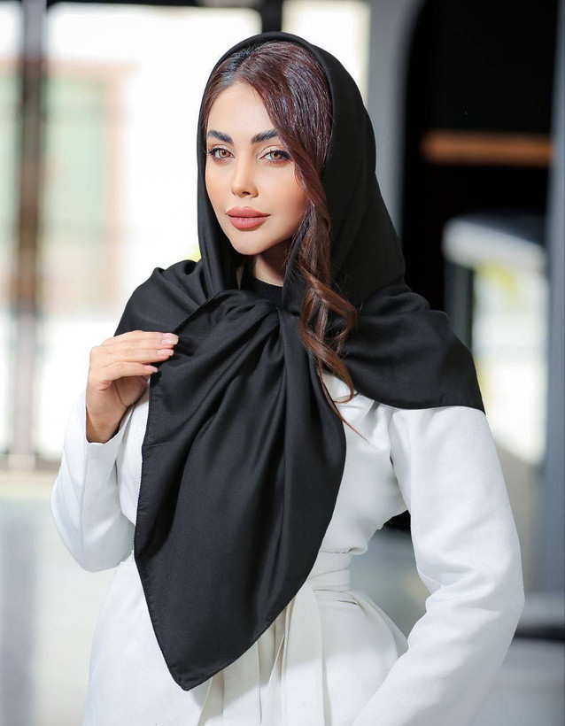 روسری ساتن مشکی قواره ۱۱۰ فروش به صورت تک و عمده قیمت منصفانه خرید از تولیدکننده و واردکننده