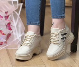 کتونی زنانه/دخترانه مدل گلامور۲ زیره پیو کیفیت عالی و با ضمانت رویه چرم بیاله لژ ۵ سانت سبک و نرم قالب استاندارد با زیره جدید و کیفیت عالی قیمت منصفانه