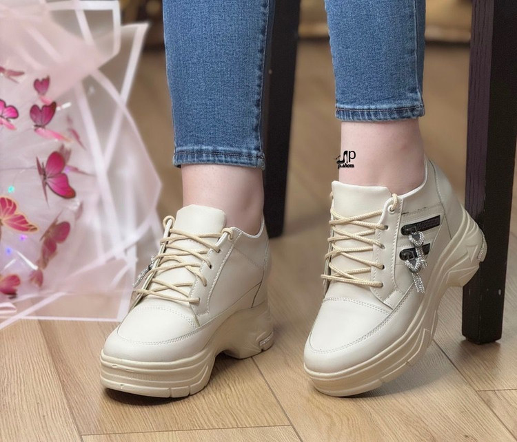 کتونی زنانه/دخترانه مدل گلامور۲ زیره پیو کیفیت عالی و با ضمانت رویه چرم بیاله لژ ۵ سانت سبک و نرم قالب استاندارد با زیره جدید و کیفیت عالی قیمت منصفانه