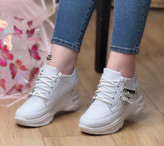 کتونی زنانه/دخترانه مدل گلامور۲ زیره پیو کیفیت عالی و با ضمانت رویه چرم بیاله لژ ۵ سانت سبک و نرم قالب استاندارد با زیره جدید و کیفیت عالی قیمت منصفانه