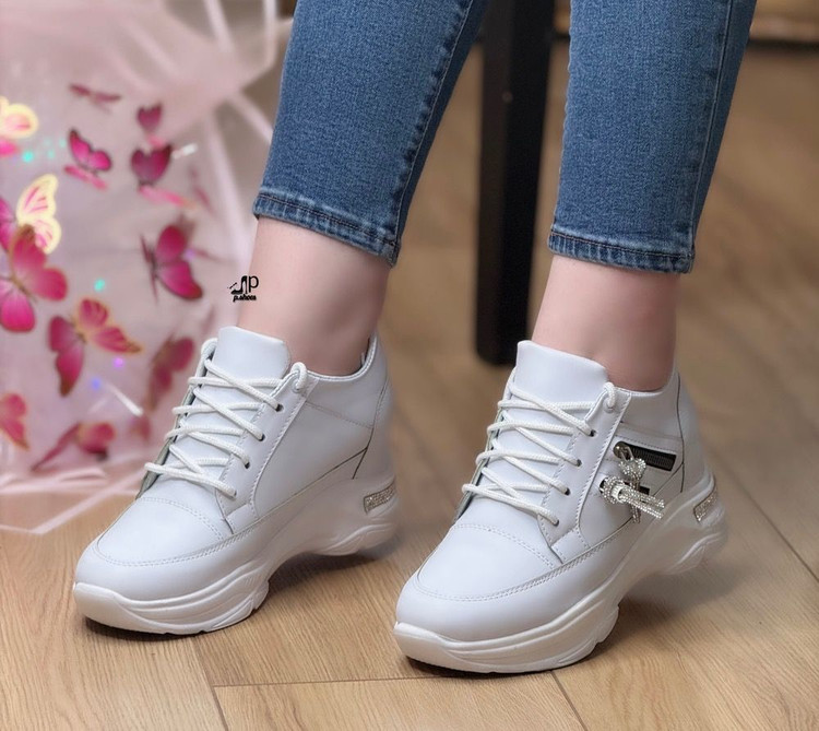 کتونی زنانه/دخترانه مدل گلامور۲ زیره پیو کیفیت عالی و با ضمانت رویه چرم بیاله لژ ۵ سانت سبک و نرم قالب استاندارد با زیره جدید و کیفیت عالی قیمت منصفانه