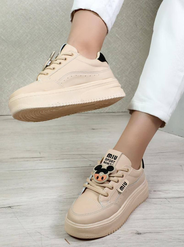 کتونی زنانه/دخترانه مدل جدید قالب استاندارد جنس عالی ظرافت کار عالی سایزبندی ۳۷ تا ۴۰