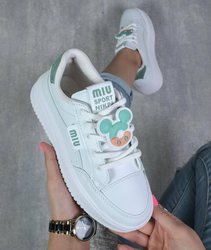 کتونی زنانه/دخترانه مدل جدید قالب استاندارد جنس عالی ظرافت کار عالی سایزبندی ۳۷ تا ۴۰