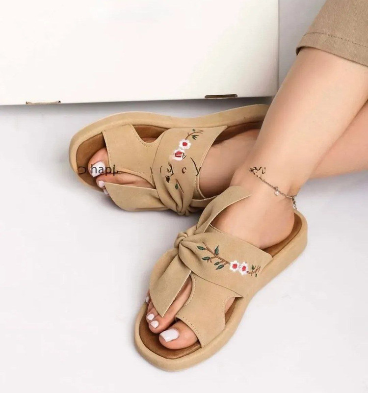 صندل زنانه/دخترانه رویه میکرو سوئیت گلدوزی شده لژ دورکش زیره پیو کیفیت عالی بسیار شیک و خوشپا و راحت