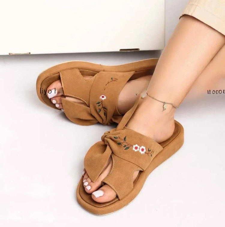 صندل زنانه/دخترانه رویه میکرو سوئیت گلدوزی شده لژ دورکش زیره پیو کیفیت عالی بسیار شیک و خوشپا و راحت