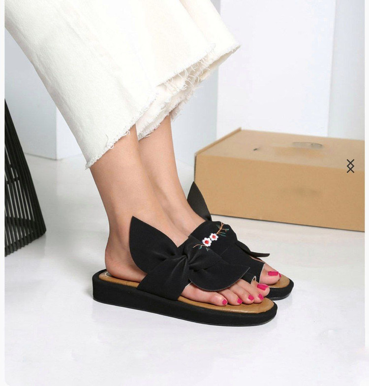 صندل زنانه/دخترانه رویه میکرو سوئیت گلدوزی شده لژ دورکش زیره پیو کیفیت عالی بسیار شیک و خوشپا و راحت