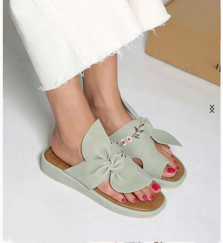 صندل زنانه/دخترانه رویه میکرو سوئیت گلدوزی شده لژ دورکش زیره پیو کیفیت عالی بسیار شیک و خوشپا و راحت