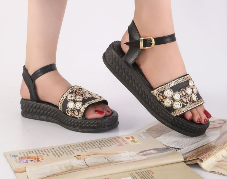 صندل جدید زنانه/دخترانه سایزبندی ۳۷ تا ۴۰ کیفیت عالی شارژ مداوم قیمت منصفانه