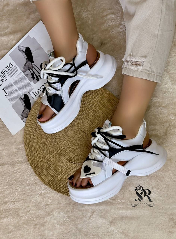 صندل طبی زنانه/دخترانه زیره پیو طبی و بسیار نرم برند بتا جنس چرم حوله ای دوبل(پشت چرم)و بهترین متریال کیفیت تولید باغ سپهسالار و تضمینی