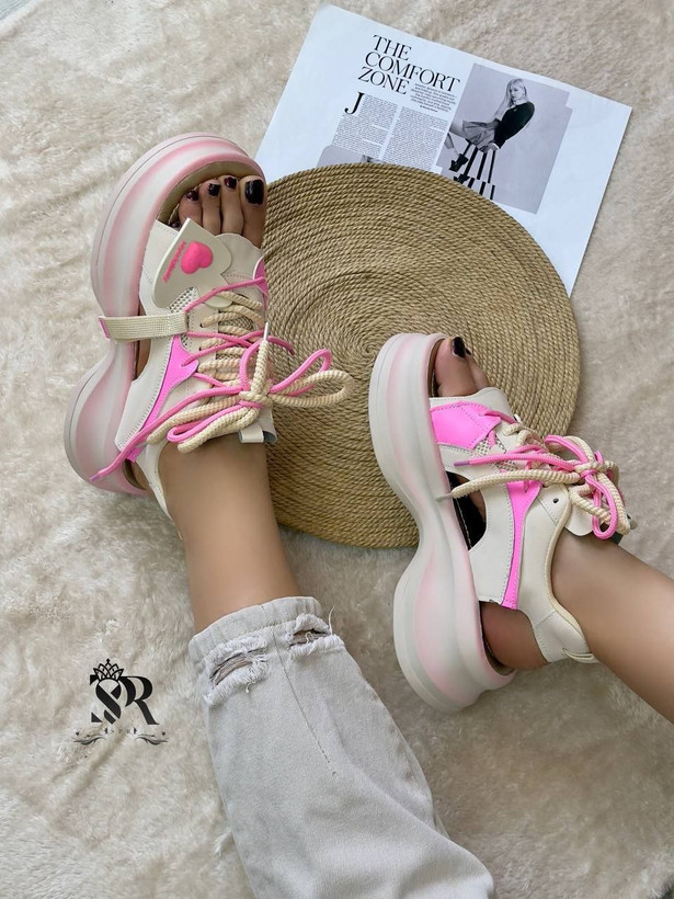 صندل طبی زنانه/دخترانه زیره پیو طبی و بسیار نرم برند بتا جنس چرم حوله ای دوبل(پشت چرم)و بهترین متریال کیفیت تولید باغ سپهسالار و تضمینی