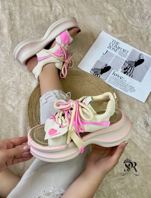 صندل طبی زنانه/دخترانه زیره پیو طبی و بسیار نرم برند بتا جنس چرم حوله ای دوبل(پشت چرم)و بهترین متریال کیفیت تولید باغ سپهسالار و تضمینی