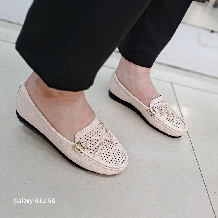 کفش کالج زنانه/دخترانه پانچ سوراخدار بسیار سبک و راحت کیفیت عالی قالب کاملا استاندارد سایزبندی ۳۷ تا ۴۱