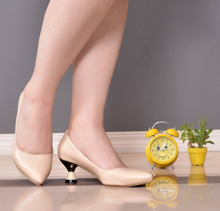 کفش مجلسی استلتو زنانه/دخترانه پاشنه جدید قالب استاندارد جنس چرم عالی پاشنه ۵ سانت سایزبندی ۳۶تا۴۰ کیفیت عالی ترک