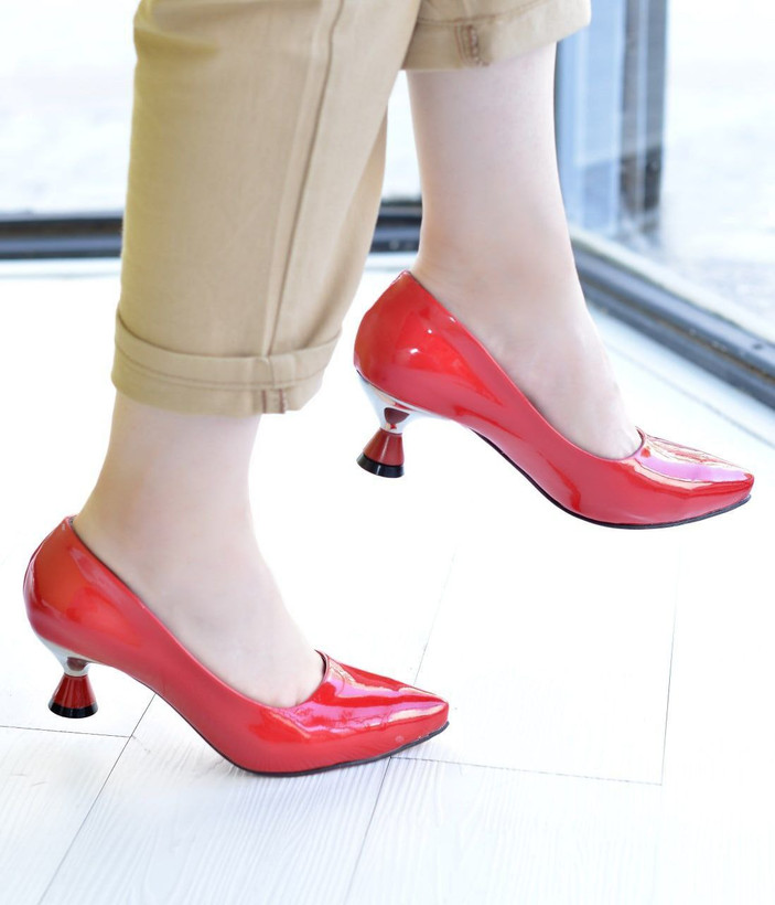 کفش مجلسی استلتو زنانه/دخترانه پاشنه جدید قالب استاندارد جنس چرم عالی پاشنه ۵ سانت سایزبندی ۳۶تا۴۰ کیفیت عالی ترک