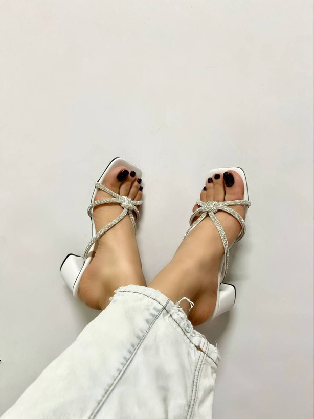 کفش صندل زنانه/دخترانه مدل crab پاشنه ۵ سانتsis نگین وارداتی و بدون ریزش مناسب پاهای پنجه دار طراحی زیره زیر پاشنه طبق ژورنال ترک