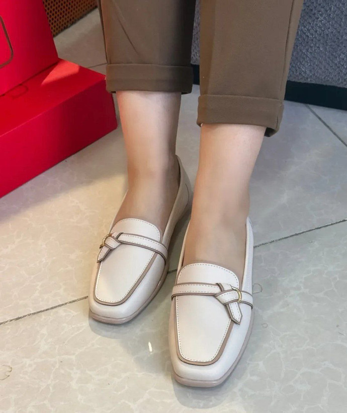 کالج جدید زنانه/دخترانه بسیار شیک خوشپا و راحت کیفیت عالی سایزبندی ۳۷ تا ۴۰ قیمت رقابتی