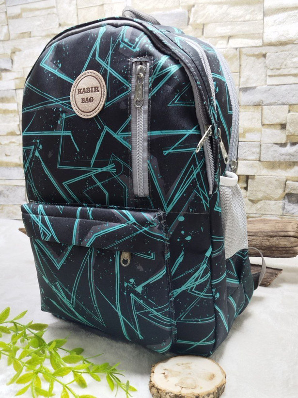 کیف مدرسه/کوله اسپرت قواره بزرگ طرح دار ۳ خانه جنس ریپس لمینت شده ۵ زیپ آستری داخل برزنت پشت راشل عرق گیر ابعاد ۴۵*۳۷ مناسب پایه ۱ تا ۸