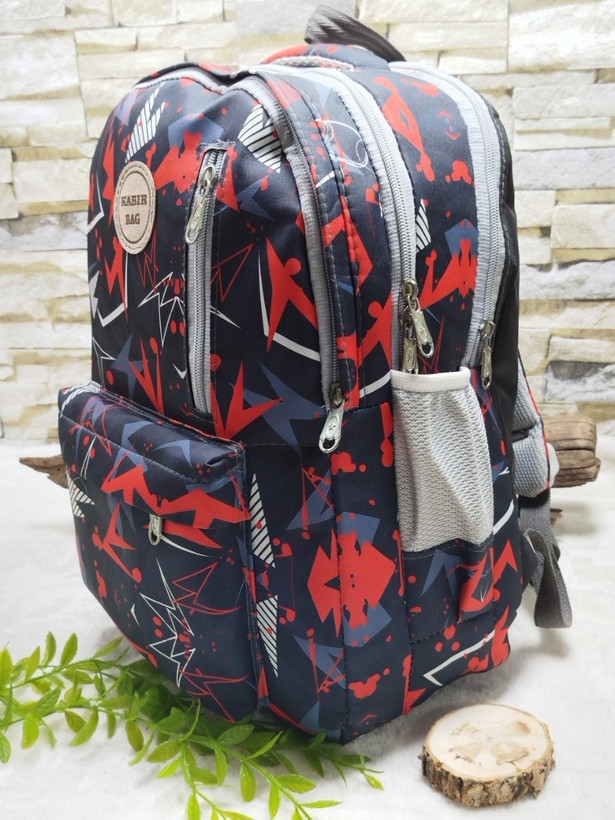 کیف مدرسه/کوله اسپرت قواره بزرگ طرح دار ۳ خانه جنس ریپس لمینت شده ۵ زیپ آستری داخل برزنت پشت راشل عرق گیر ابعاد ۴۵*۳۷ مناسب پایه ۱ تا ۸