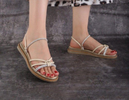 صندل نگینی زنانه/دخترانه جدید سبک راحت و باکیفیت سایزبندی ۳۷ تا۴۰ در دو رنگ سفید و کرم