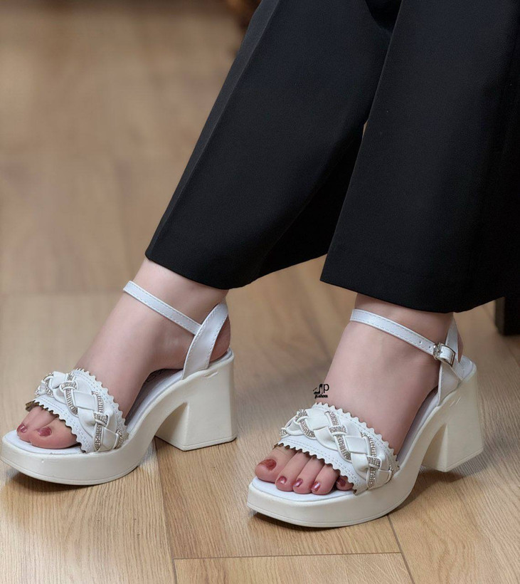 کفش مجلسی زنانه/دخترانه مدل kara پاخوری خاص زیره دلتا ۸ سانتی ترک رویه نگین خارجی کیفیت عالی سایزبندی ۳۷ تا ۴۱