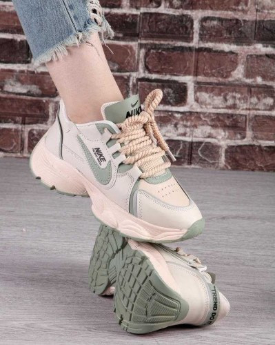 کتونی زنانه/دخترانه جدید بسیار شیک خوشپا و راحت کیفیت عالی زیره پیو سایزبندی ۳۷تا۴۰