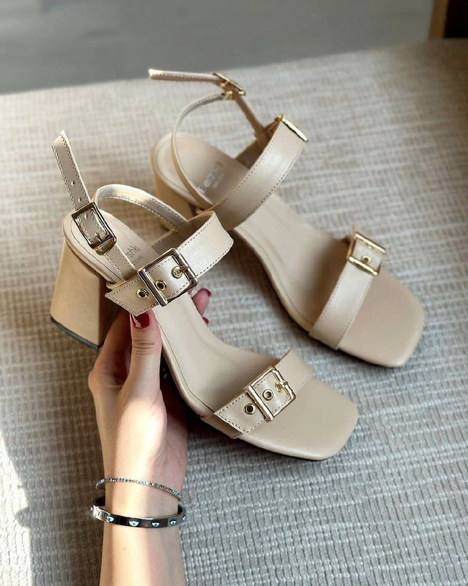 کفش صندل زنانه/دخترانه پاشنه ۵ سانت سایزبندی ۳۶ تا ۴۱ جنس چرم در سه رنگ عسلی و مشکی و کرم