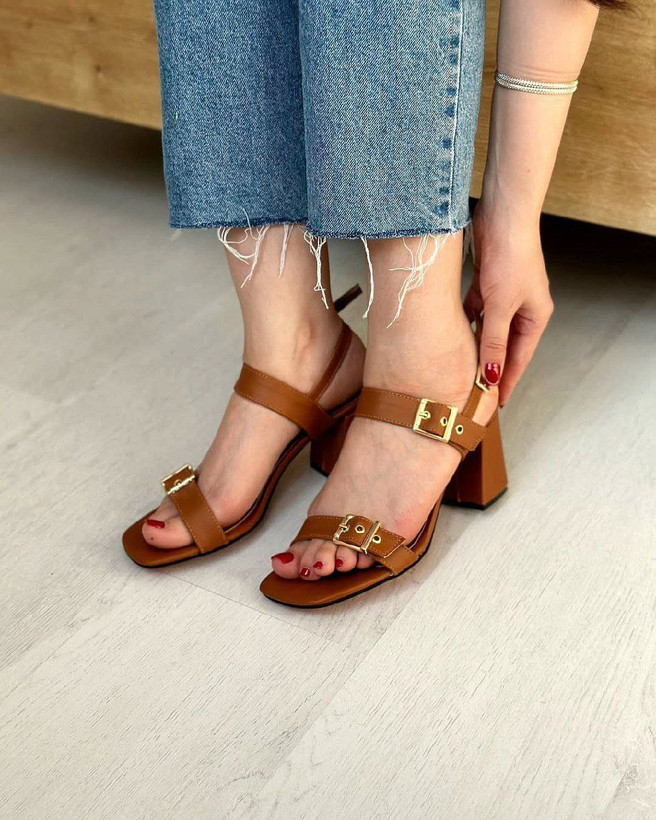 کفش صندل زنانه/دخترانه پاشنه ۵ سانت سایزبندی ۳۶ تا ۴۱ جنس چرم در سه رنگ عسلی و مشکی و کرم