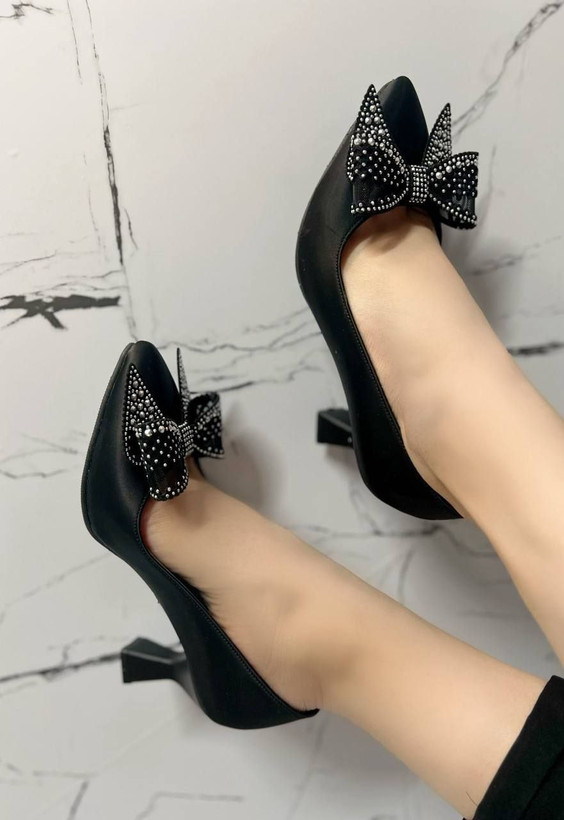 کفش مجلسی زنانه/دخترانه مدل Dora رویه ساتن ترک پاشنه ۵ سانت سایزبندی ۳۶تا۴۱ پاپیون توری نگین کار شده ترک تولید مجموعه ارک کیفیت کفش تبریز