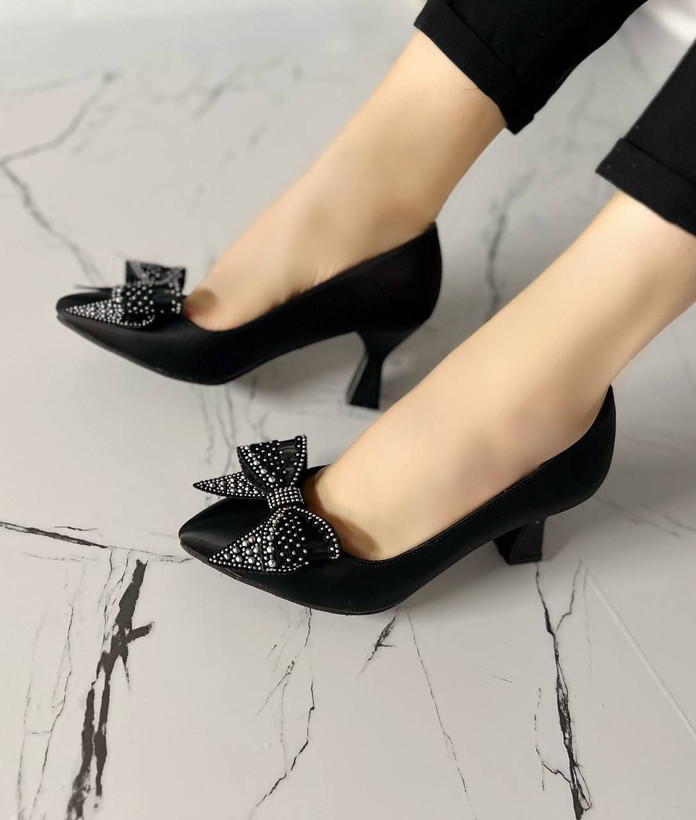 کفش مجلسی زنانه/دخترانه مدل Dora رویه ساتن ترک پاشنه ۵ سانت سایزبندی ۳۶تا۴۱ پاپیون توری نگین کار شده ترک تولید مجموعه ارک کیفیت کفش تبریز
