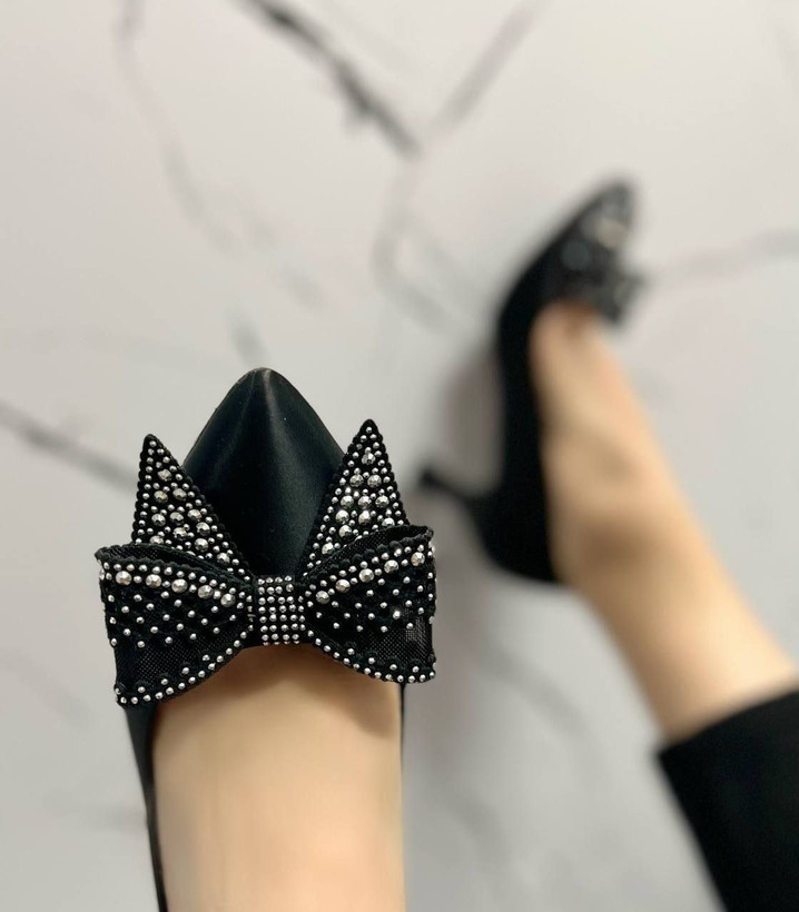 کفش مجلسی زنانه/دخترانه مدل Dora رویه ساتن ترک پاشنه ۵ سانت سایزبندی ۳۶تا۴۱ پاپیون توری نگین کار شده ترک تولید مجموعه ارک کیفیت کفش تبریز