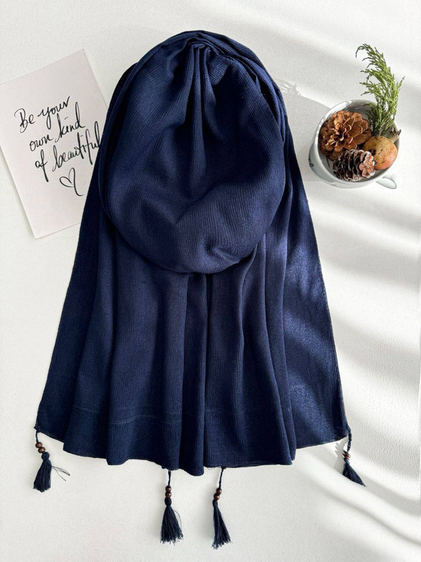 شال پلیسه برشکا منگوله چوبی در سه رنگ پرطرفدار موکا سورمه ای و مشکی فروش بصورت تک و عمده