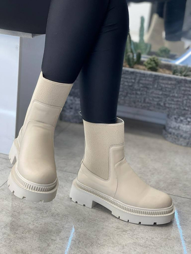 بوت جدید زنانه/دخترانه کیفیت اصلی زیره پیو بسیار شیک خوشپا راحت سایزبندی ۳۷ تا ۴۰