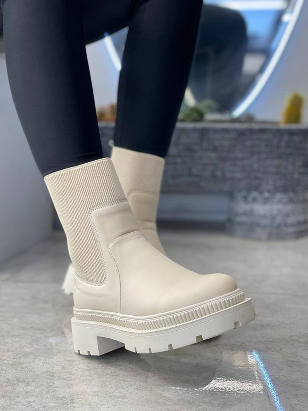 بوت جدید زنانه/دخترانه کیفیت اصلی زیره پیو بسیار شیک خوشپا راحت سایزبندی ۳۷ تا ۴۰