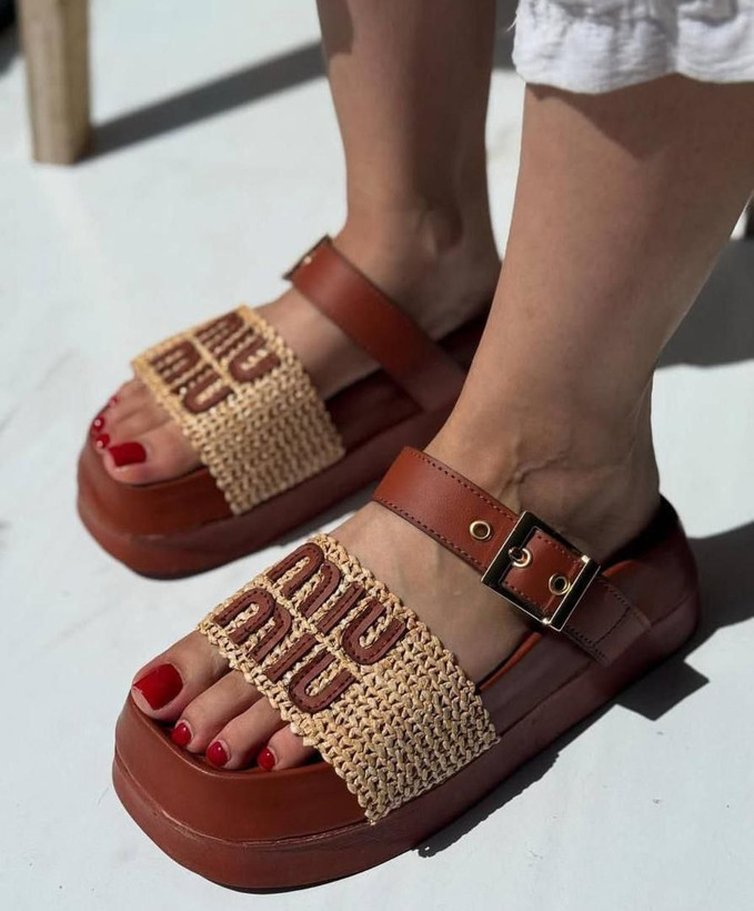 صندل ترند میو میو زنانه/دخترانه زیره پیو فوق العاده راحت و سبک قالب استاندارد سایز ۳۷ تا ۴۰